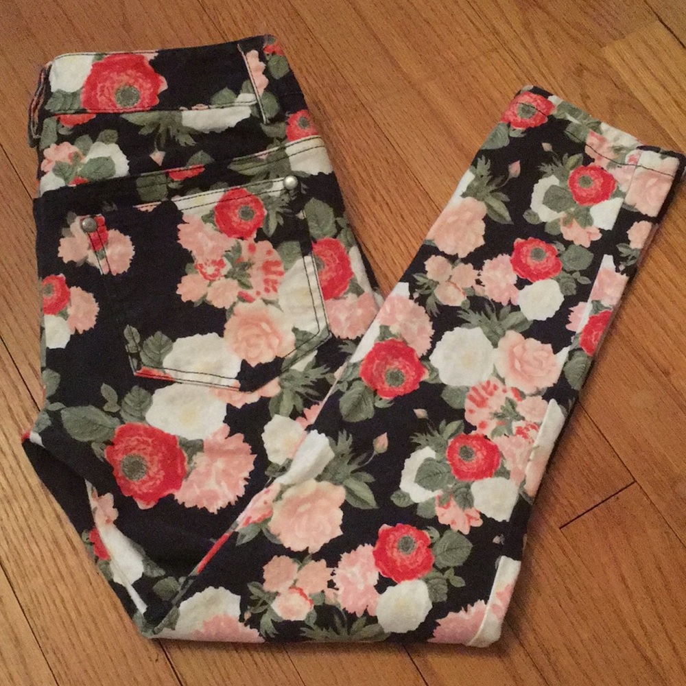 Alice + Olivia Capri Pants